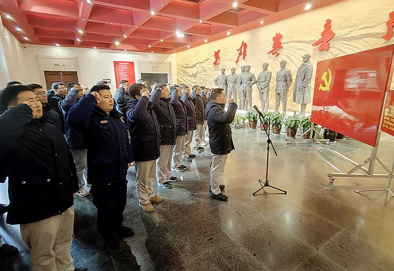 尊时凯龙Z6组织新党员入党宣誓仪式